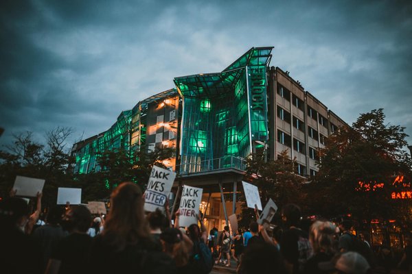 Entdecke die besten biologisch abbaubaren Materialien: Nachhaltige Alternativen zu synthetischen Stoffen für eine umweltfreundlichere Zukunft!